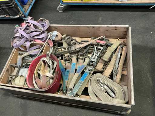 Batch of lashing and lifting straps