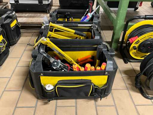 Stanley koffers met divers gereedschap (3x)