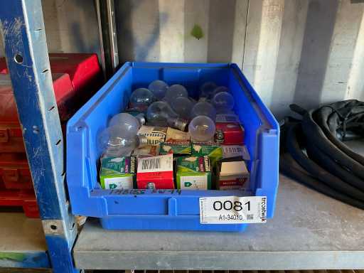 Mixed lot of light bulbs
