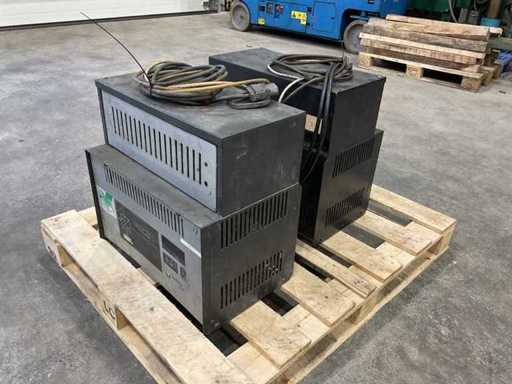 Varta-Akkus und Ladegeräte (2x)