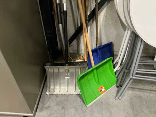 Partia ró?nych miote? / ?opat (10x)