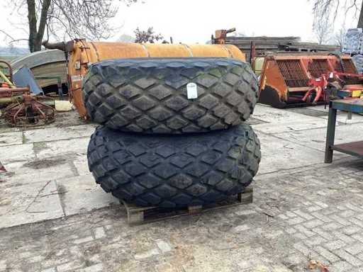 Armstrong Torc-trac Pneumatico agricolo con cerchio