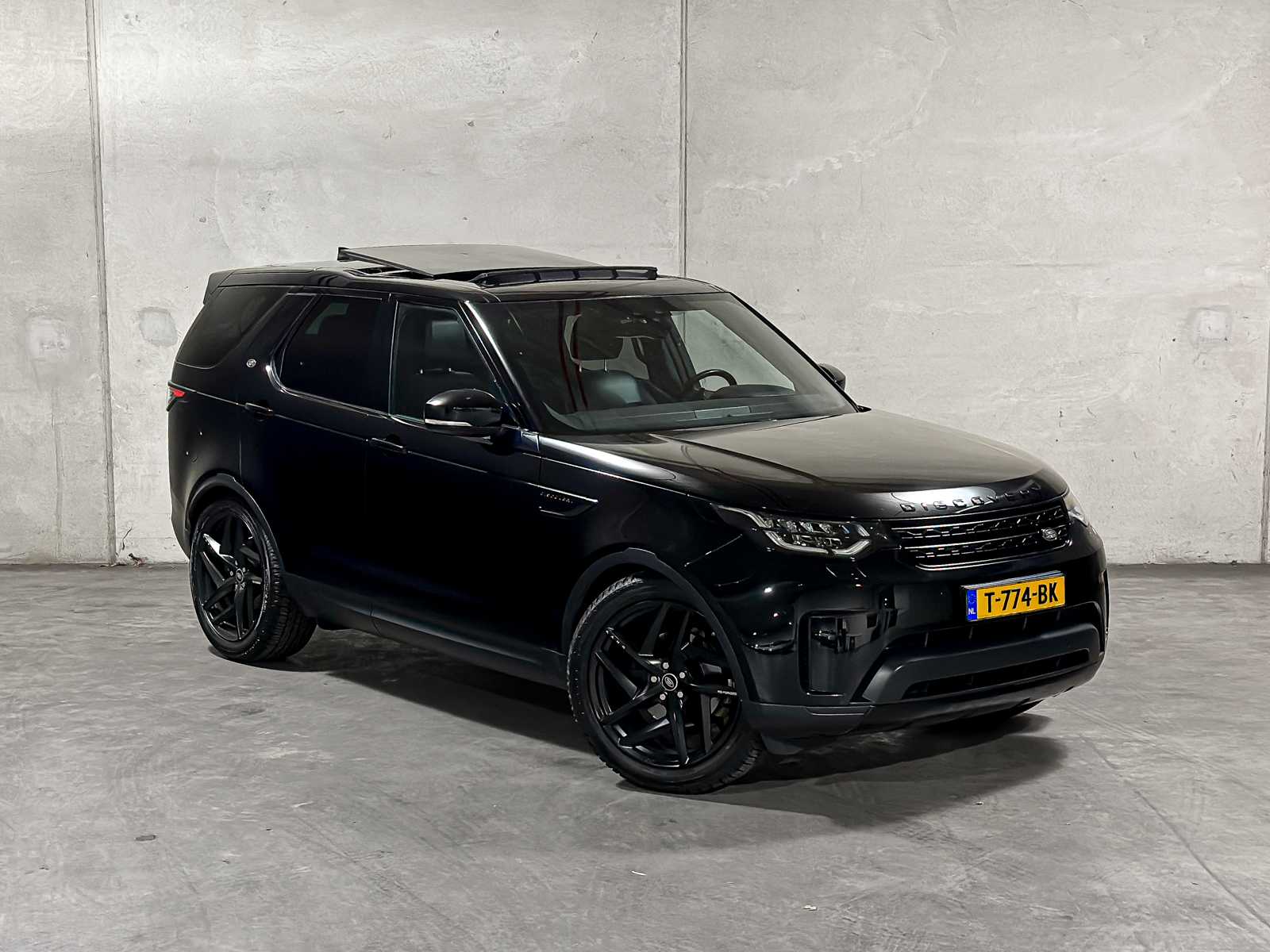Land Rover Discovery 3.0 Td6 HSE Luxury 258pk 2018 7-persoons, T-774-BK