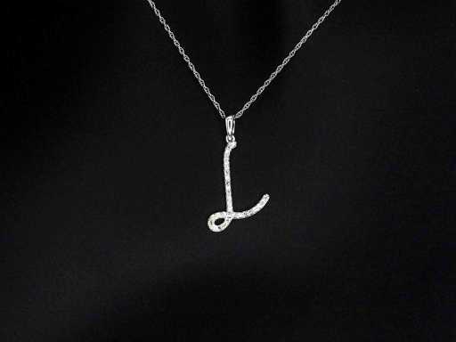 Hanger met echte natuurlijke diamanten in de letter L