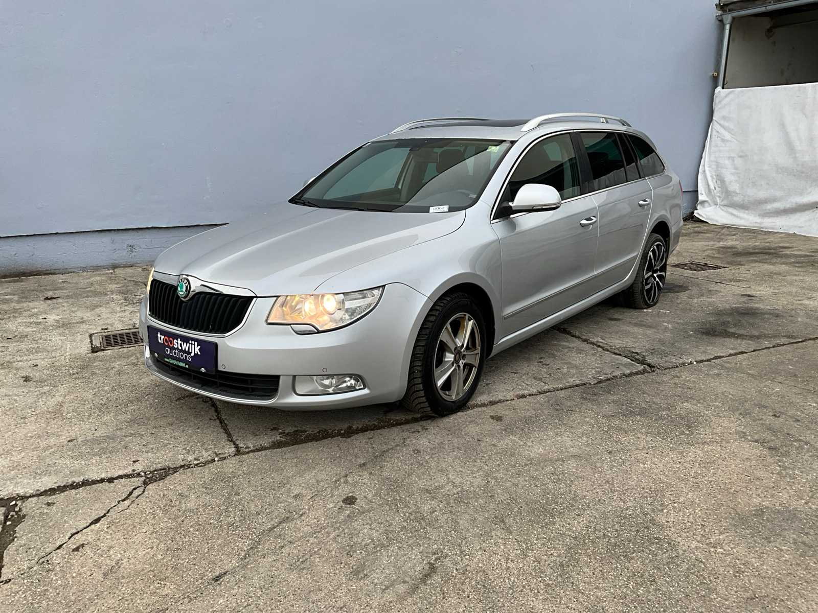 2013 Skoda Superb Car