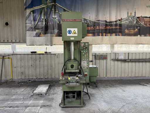 V. Jessernigg u. Urban - 40 MP - Hydraulische Presse - 1990