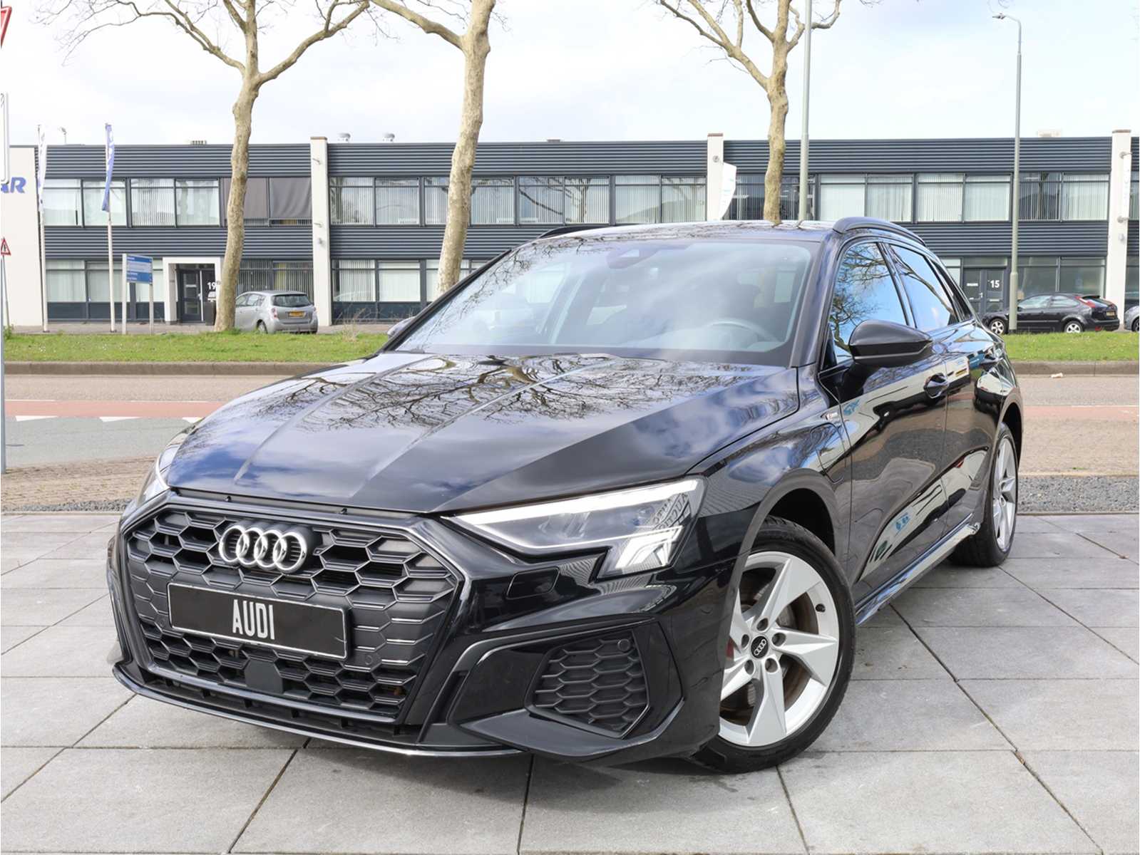 Audi A3 Sportback 45 TFSI e S edition Competition S-Line 245 PS Automatik 2022