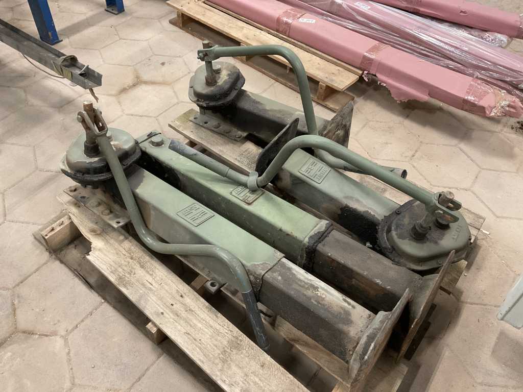 Jost Trailer outriggers (4x)