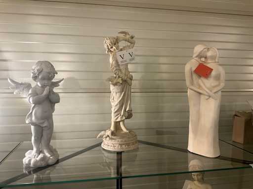 Various Ceramic statues (10x)