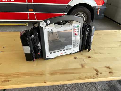 ECG combination with dephibrilator