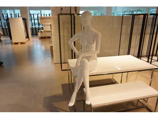 Mannequin sitting (4x)