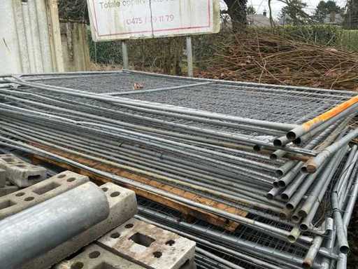 BP Construction fence with block (20x)