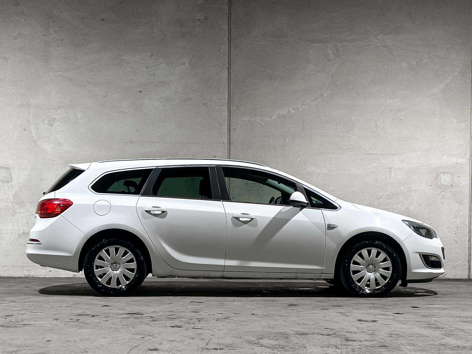 Opel Astra Sports Tourer 1.4 Design Edition 101pk 2013 (Origineel-NL), 5-SJJ-38