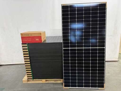 Akcome - set of 32 solar panels (450 Wp) - Goodwe 15 kW inverter