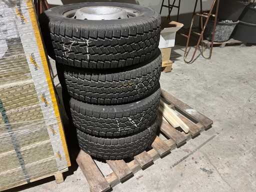 Maxxis - Opona samochodowa