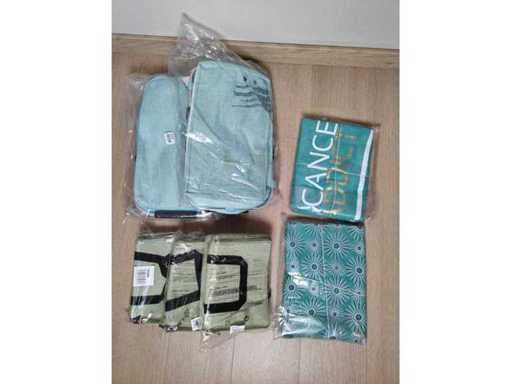 Picnic basket (2x) - Lunch bag (3x) - Beach towel (2x)