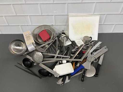 Partia przyborów kuchennych