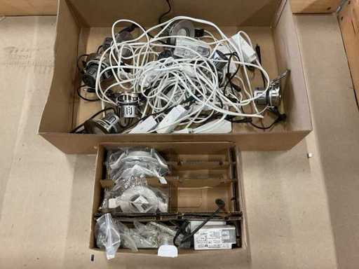 Un set de reflectoare încastrate