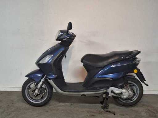 Piaggio Fly, cyclomoteur 4 temps de 25 km