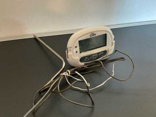 Thermometer power supply