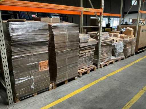 Lotto di scatole di cartone e materiali per l'imballaggio