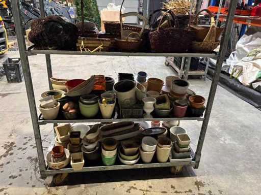 Un grand lot de pots de fleurs