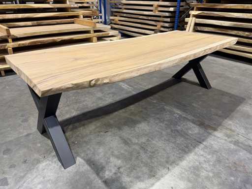 Suar boomstamtafel 260 cm.