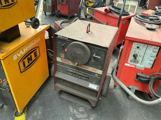 Lincoln Idealarc 250 Saldatrice MMA