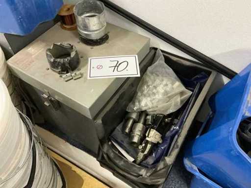 Vari dispositivi elettrici/pneumatici/pezzi di ricambio