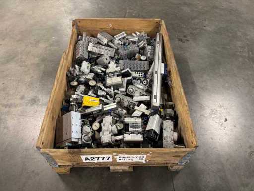 Festo – Pneumatik – Charge von Ventilblöcken, Zylindern/Aktuatoren und Druckreglern