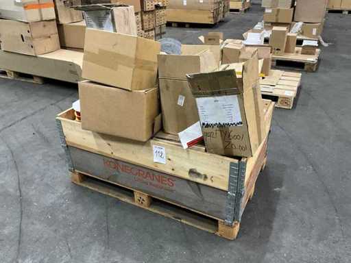 Różne taśmy klejące na rolce