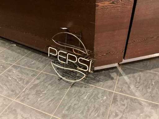 Luci al neon difettose di Pepsi