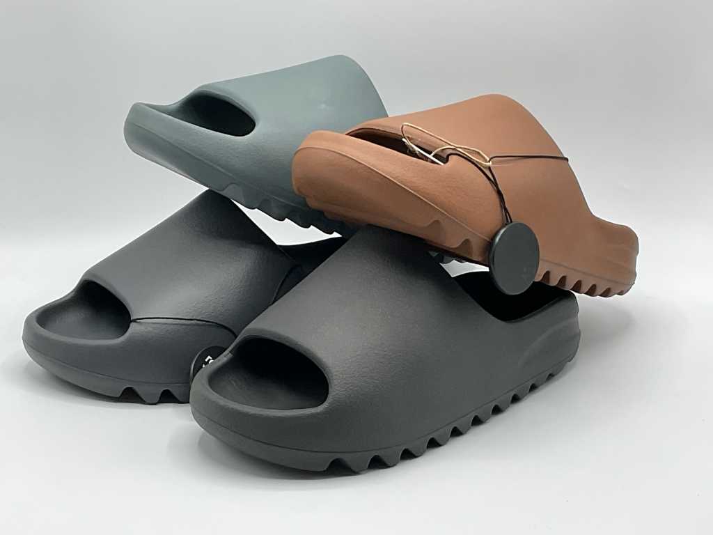 Adidas Yeezy Slide Hausschuh 40 1/2 (5x)