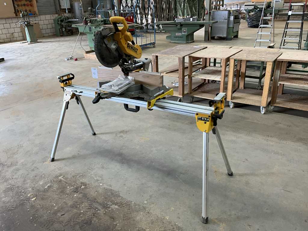 DeWalt DWS780 Afkortcirkelzaagmachine met onderstel