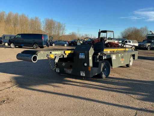 TUG Tow tractor vliegtuigbelader