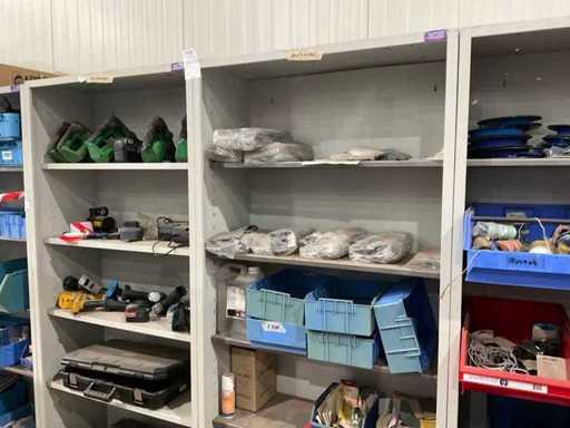 Metalen kasten met inhoud (2x)