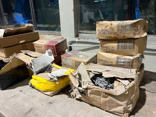 Gwo?dzie, kleje i zszywki