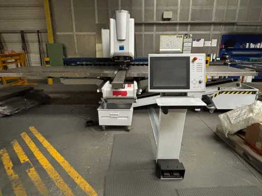 TRUMPF TRUPUNCH 3000 punching and nibbling machine