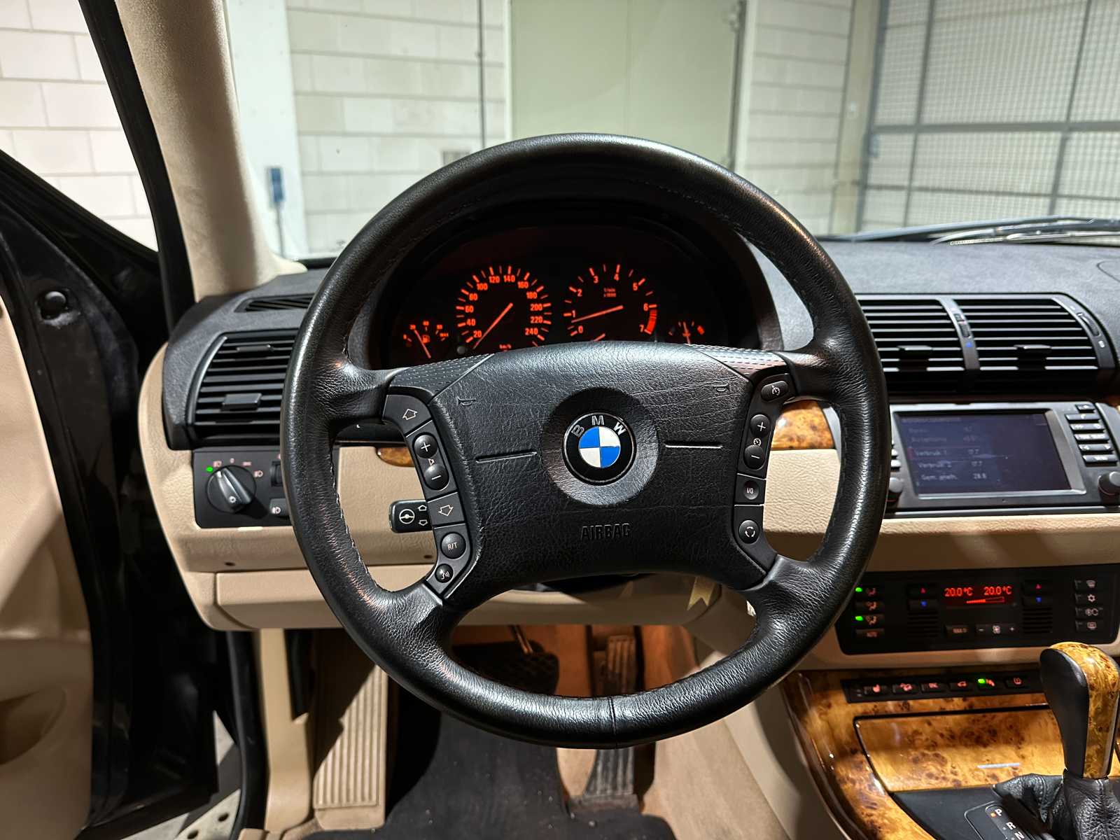 BMW X5 3.0i High Executive 231PK 2004, 71-RS-KR