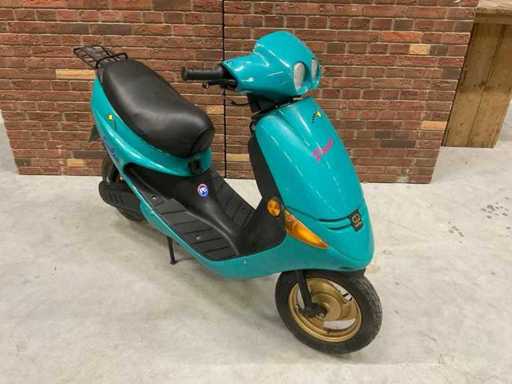 Elektryczny skuter SunCom SPRING z 1998 roku