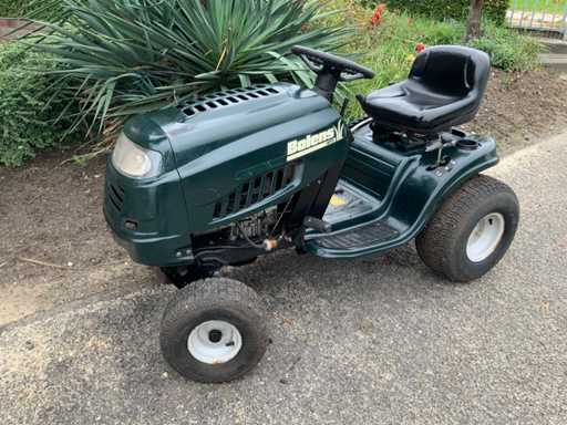 Tracteur MTD BL135/96 avec barre de remorquage