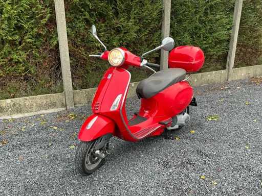 Piaggio Vespa Primavera Moped