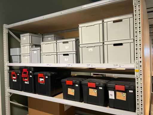 Batch of transport containers