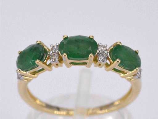 Gouden ring met diamanten en smaragd