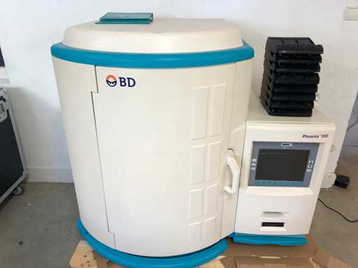 BD - PHOENIX 100 - Sistem Automat de Identificare și Sensibilitate în Microbiologie