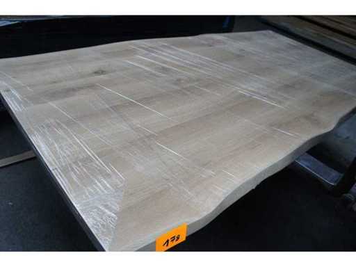 1x Massief eiken tafelblad boomstameffect 2m00
