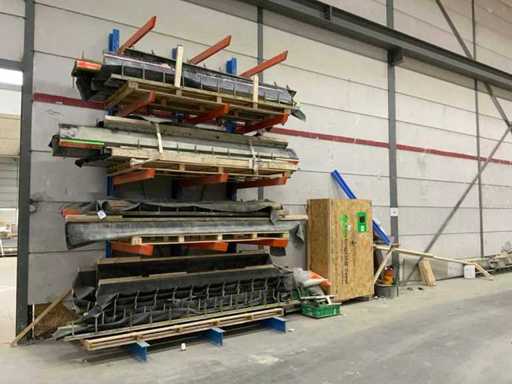 Cantilever rack with formwork material