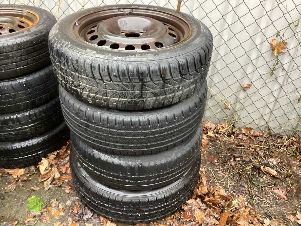 Car tire (4x)