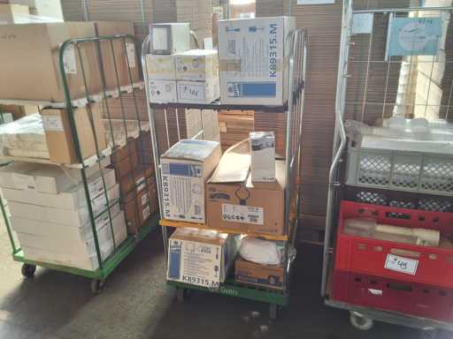   Trolley met TORK + LOTUS handdoek en servetdispenser