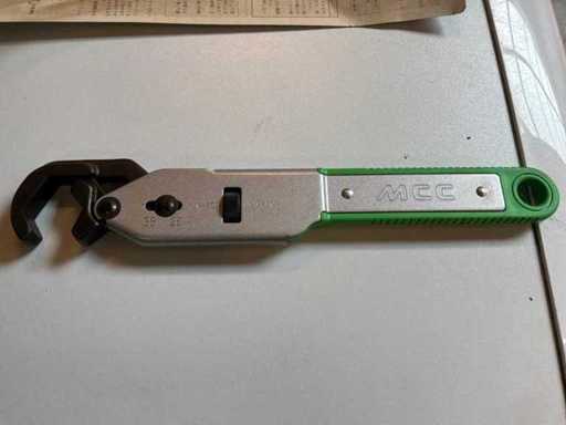 Clemă pentru țevi MCC MJW300